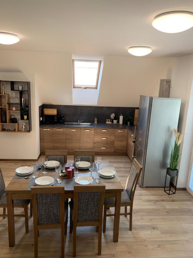 Cozy 2-Bedroom Vacation Apartment With Entire Top Floor Gaj  Extérieur photo