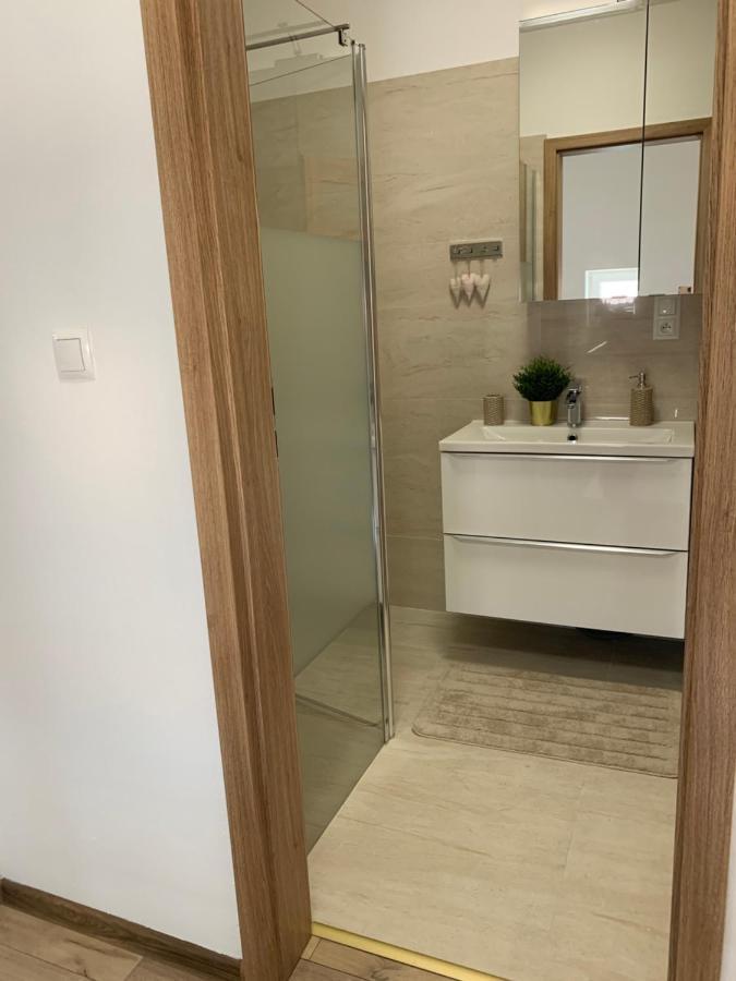 Cozy 2-Bedroom Vacation Apartment With Entire Top Floor Gaj  Extérieur photo
