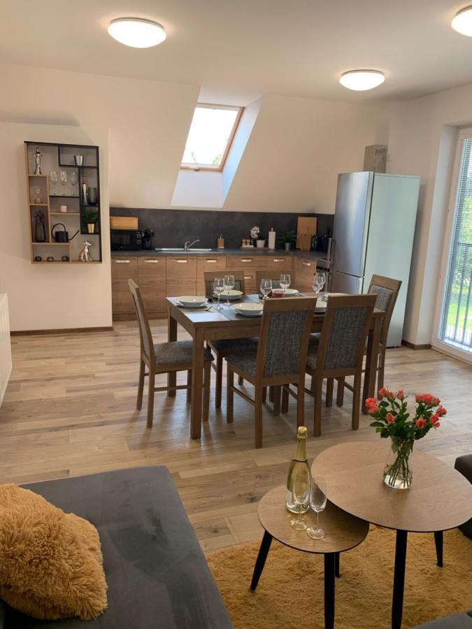 Cozy 2-Bedroom Vacation Apartment With Entire Top Floor Gaj  Extérieur photo