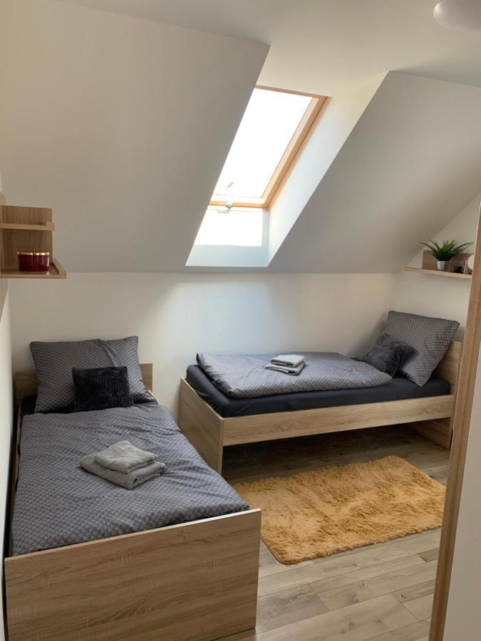 Cozy 2-Bedroom Vacation Apartment With Entire Top Floor Gaj  Extérieur photo